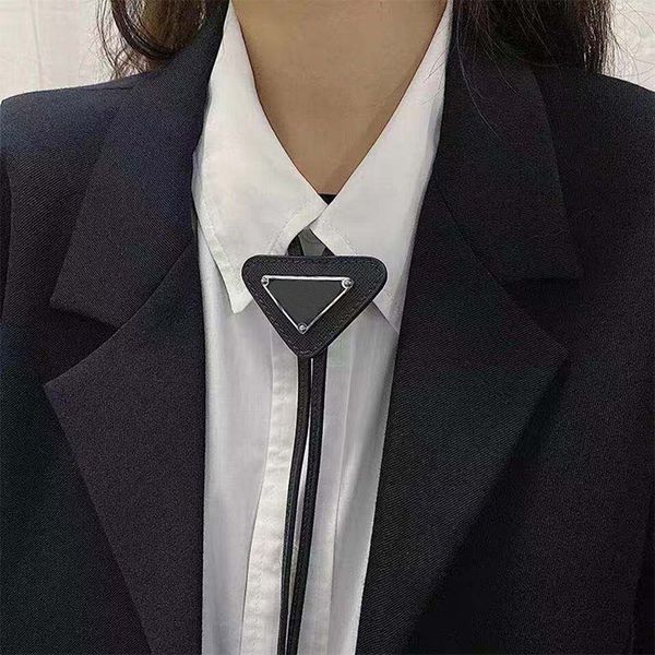 Gravata de grife feminina Colares de gravata borboleta masculinos Gargantilha de marca feminina Preto Triângulo Luxo Elegante Simples Jariser