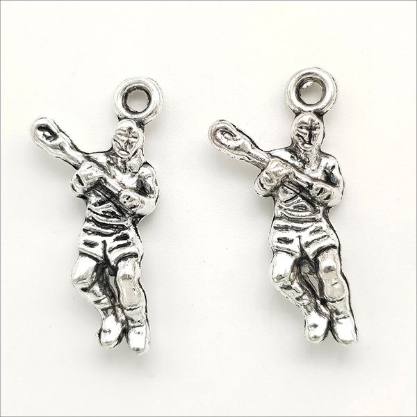 Lotto 100 pz Giocatore di baseball Pendenti con ciondoli in argento tibetano per creazione di gioielli Orecchini Collana Bracciale Accessori portachiavi 23 * 12mm