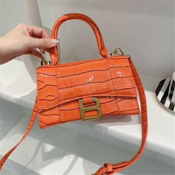 

outlet sale 80% off simple crocodile handbag 2022 new fashion bright leather casual shoulder letter messenger women's trend fuxe