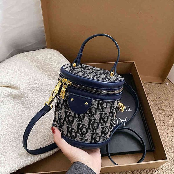 

2022 factory wholesale this year's popular bucket women's autumn and winter fashion cylinder woolen hand pillow bag trend