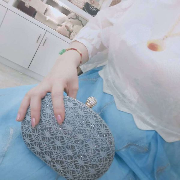

special price 2020 new fashion exquisite embroidery flower hand bag dinner bag slanting across the chain