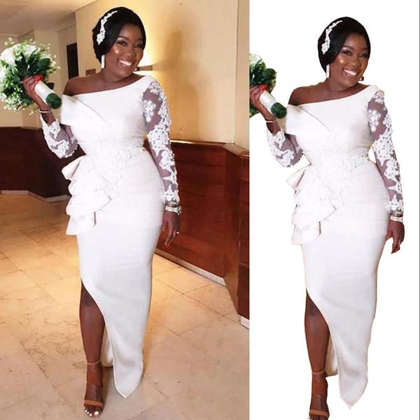 2021 Beyaz Vintage Anne Gelin Elbise Kapalı Omuz Uzun Kollu Dantel Aplikler Yan Bölünmüş Kılıf Vestidos Artı Boyutu Resmi Düğün Konuk Dreses Kat Uzunluk