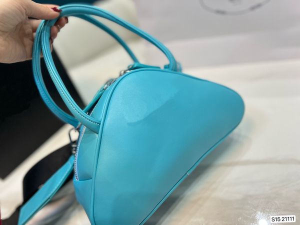 

2022 new triangle bag handbag shape 26cm 1bb082