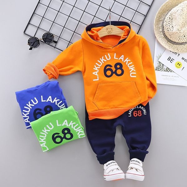 0-5 Jahre alte Babykleidung Baumwollanzug Briefdruck Kapuzenpullover Babykleidung Baby Junge lässiger zweiteiliger Anzug 210309