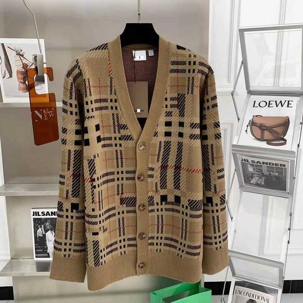 

2022 early spring b's new plaid jacquard cardigan men's and women's same style inside and outside with sweater top, White;black