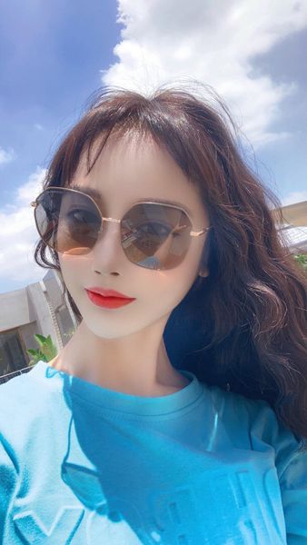 

2021 new women sunglasses imported metal hd lens3 color selection, White;black