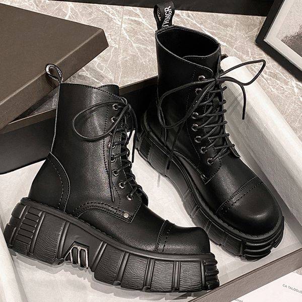 Schwarze Frauen Punk Plattformen Schuhe Frau Stiefeletten Motorrad Botas 2022 Warme Winter Damen Mode Leder Chunky Metall Dekor