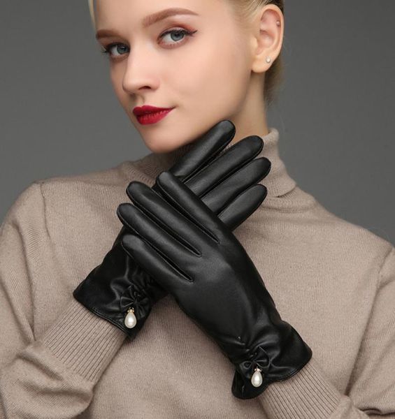 Fünf Fingerhandschuhe 2021 Damen Perle PU-Leder Winter Samtfutter Kurz Warm Touchscreen Fahren Weiblich Schwarz S2863