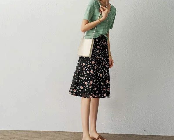 

2021 new spring and summer print half casual all-match small chrysanthemum knee-length skirt sweet style ruk5, Black