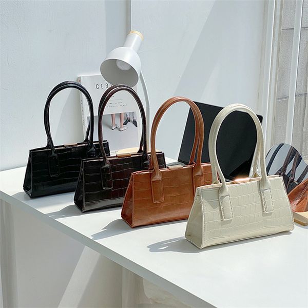 

korean women's new fashion trend single shoulder temperament messenger small c-rocodile pattern portable clip bag