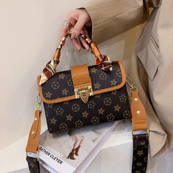 

bags female 2021 korean version large capacity old flower single shoulder bag printed lock net red messenger handbag
