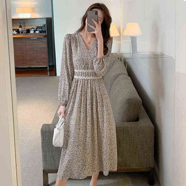 

casual dresses 2022 autumn style with slim waist french broken flower medium and long v-neck dresses for women, Black;gray