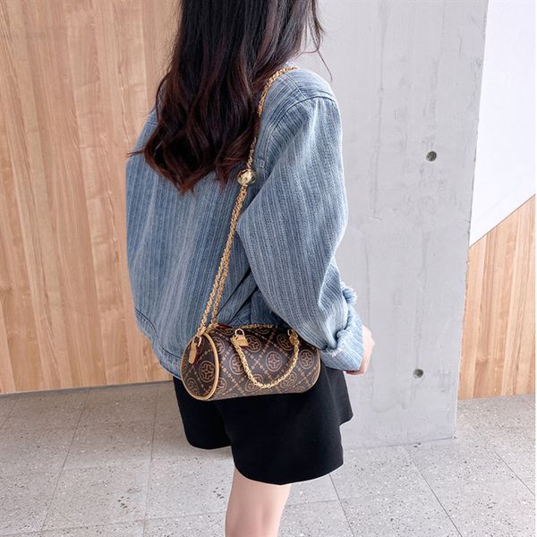 

sole by designer 21 winter new personalized simple pleated single shoulder bag women's texture inclined cross cylinder small square pur