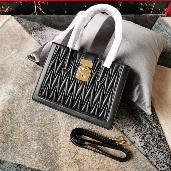 

7a+fashion new style imported lamb skin material 5ba126 women bags large holding space middle zip chain cotton satin inside much interlayer