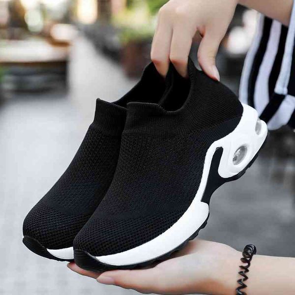 

flying woven socks air cushion large sports mother's one foot kicking lazy shoes women's walking, Black