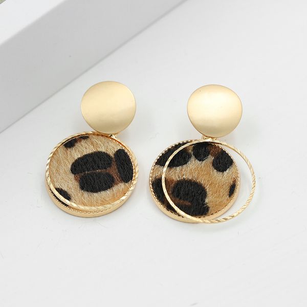 

with alloy round cream pattern earrings, Silver
