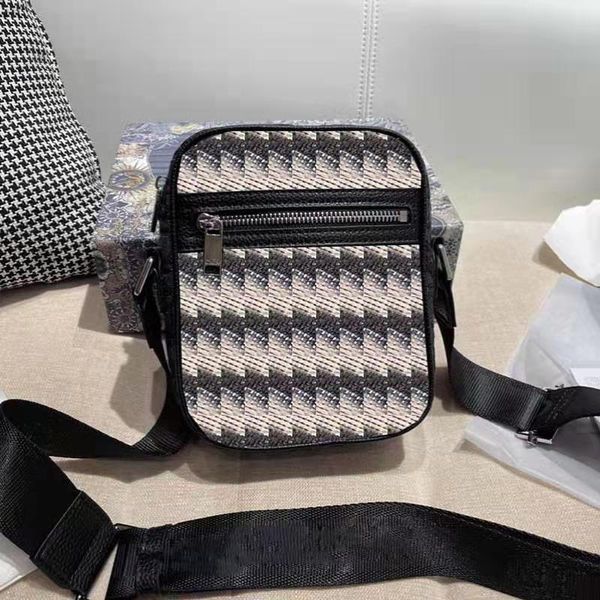 

leisure camera bag temperament ladies wallets shoulder bag fashion embroidery canvas shopping messenger classic quality wallet high-end qual, Red;black