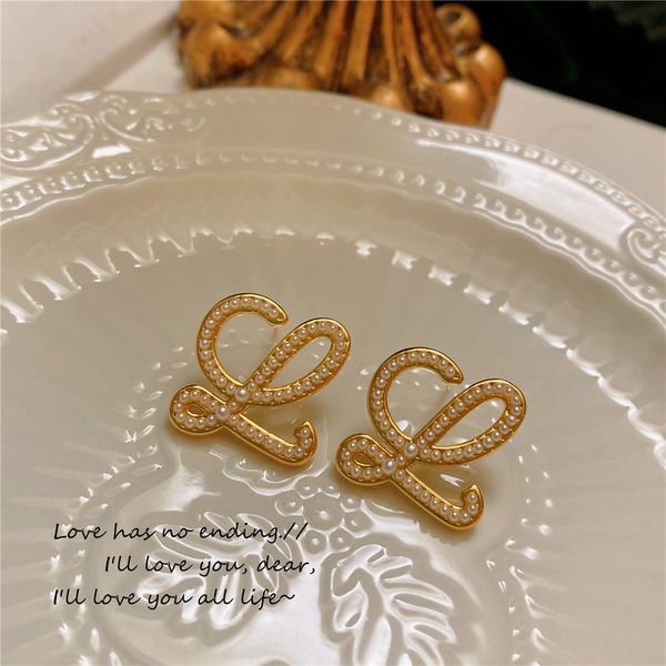 

aaa designer jewelry jia's new letter pearl curve earrings, Golden