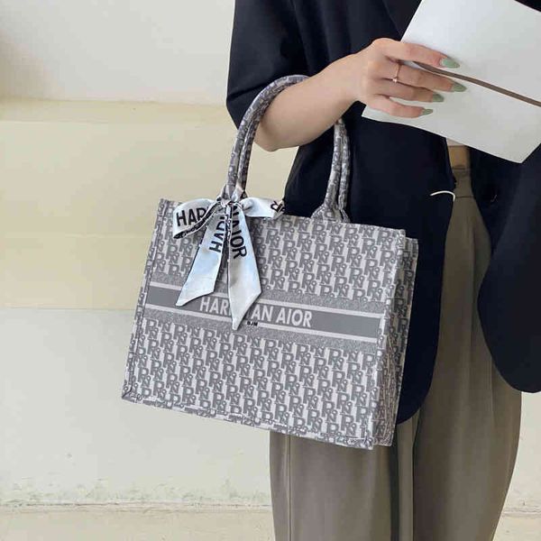 

2022 latest luggage factory wholesale wrist bag tote women's autumn winter korean version red one shoulder armpit