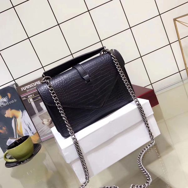 

designer fashionable women's bag is made of fine quality and quality.