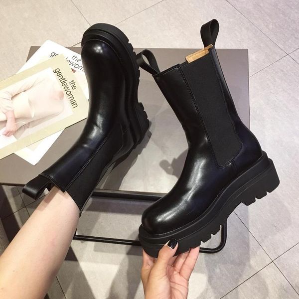

boots 2021 same model and west short, Black