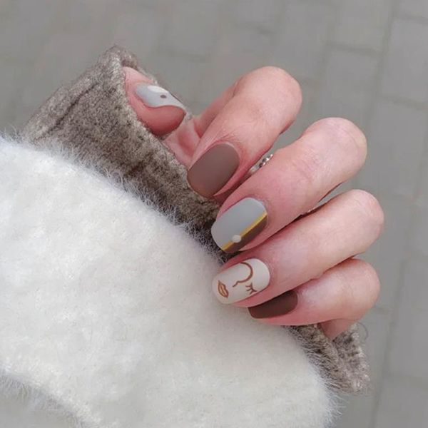 

false nails 24pcs abstract figures nail patch sweet style glue type removable short paragraph manicure save time art, Red;gold