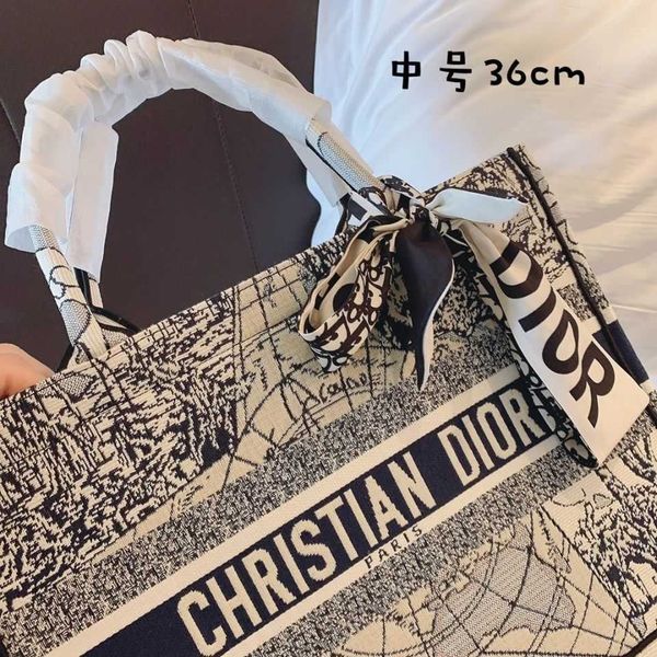 

2021 and 2021 portable casual fashionable messenger luxuryss designerss bag