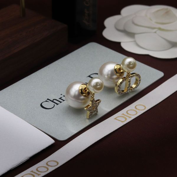 

2021 new designer new family letter pearl earrings in 2021, Golden