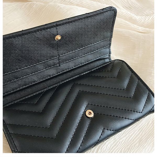 

classic humanoid pattern wallet women quilted leather rectangular covered wallet with logo, Red;black