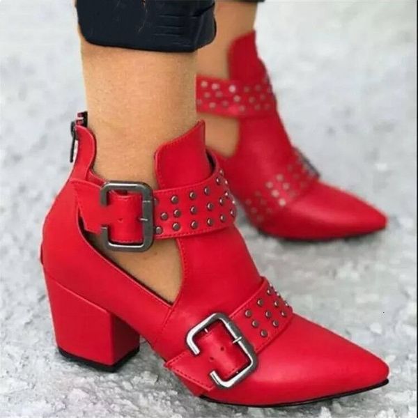 

large children's autumn and winter high thick heels pointed belt buckle rivet martin short boot's sho, Black