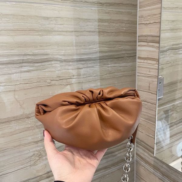 

2021 new women's underarm cloud messenger bag pleated bag ysj