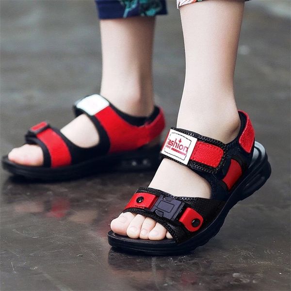

new kids flat heels boys sandals fashion patchwork black beach shoes for boy children sandal leather shoes footwear 210306, Black;red