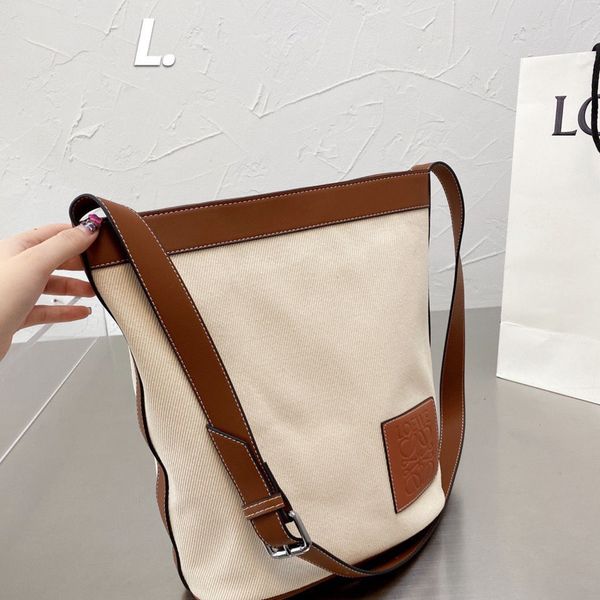 

bucket bag style and color are the representative of the cold, simple and practical, many advantages ysj