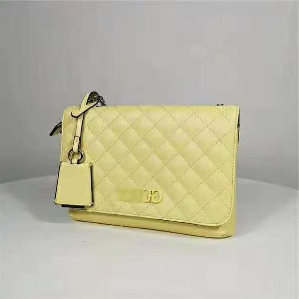 

2021 new gue s women's bag embroidered lattice hangtag chain single shoulder diagonal span