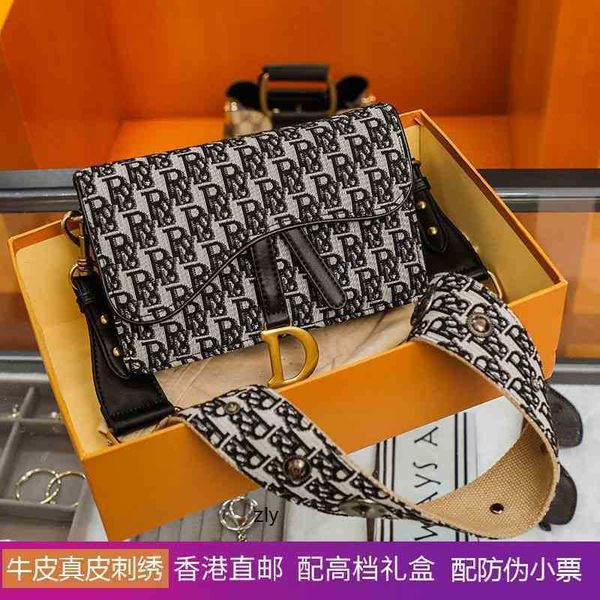 

hong kong it buy leather bag 2021 new embroidery saddle retro waist single shoulder messenger zly women's presbyopia canvas