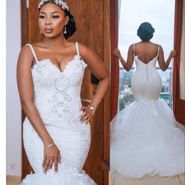 

2021 african plus size mermaid wedding dresses bridal gowns spaghetti straps open back crystal beading pearls lace handmade flowers robe de, White