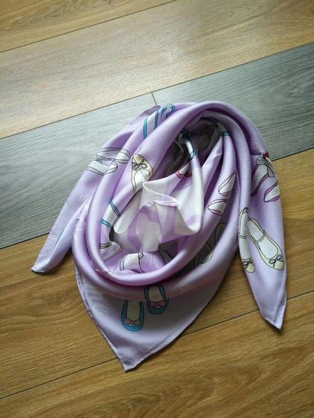 

scarves 2021 arrival fashion brand high heels pattern 100% silk scarf 90*90 cm square shawl twill wrap for women, Blue;gray