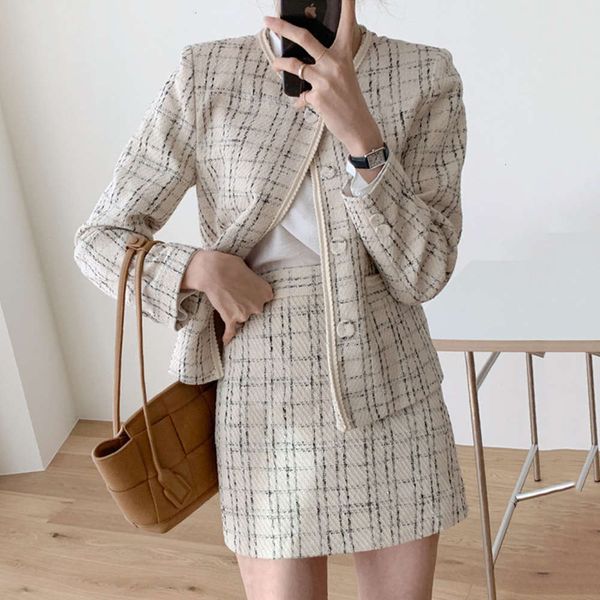 

temperament long korean autumn french plaid fragrance and foreign style sleeve jacket + age reducing high waist slim skirt hot, Black;gray