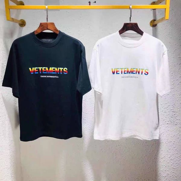 

new camiseta arco-ris pensar de forma diferente carta impresso t 2021 masculino feminino vetements casuais 1:1 alta qualidade vtm y16e, Black