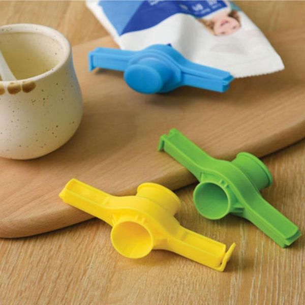 

bag clips 2 in 1 clip reusable moisture-proof sealing milk powder salt fresh-keeping discharge nozzle kitchen gadget
