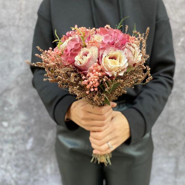

bridal veils flower rose, hydrangea and quick-frozen cipso, Black