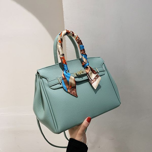 

2021 new fashion women's pure color simple portable one shoulder messenger bag