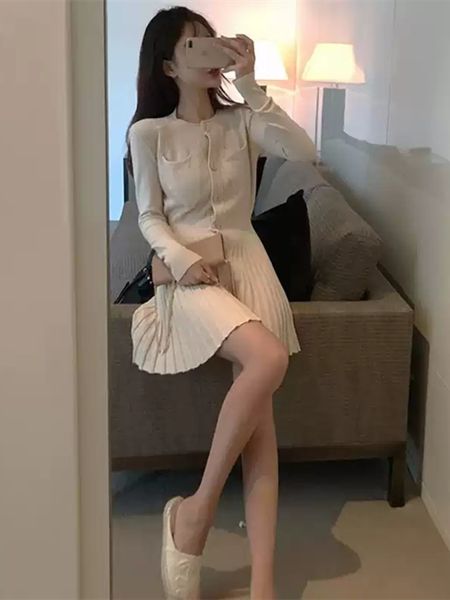 

women's autumn 2020 new french niche casual temperament pleated skirt long sleeve knitted dress goddess model, Black;gray