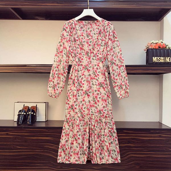 

large size women's 2021 spring new fat sister mm fashion floral v-neck show thin pleated dress, Black;gray