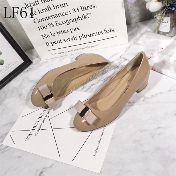

mm 2020 popular spring and autumn luxury women's sandals women's pointed low heel shoes v letter mouth single shoes 11, Black