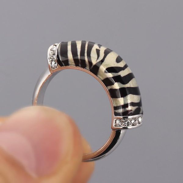 Cluster Ringe Kristallring Persönlichkeit Mode Leopard Korn Abziehbilder Rhein Stein Für Frau oder Männer Hochzeit Engagement Schmuck Ring