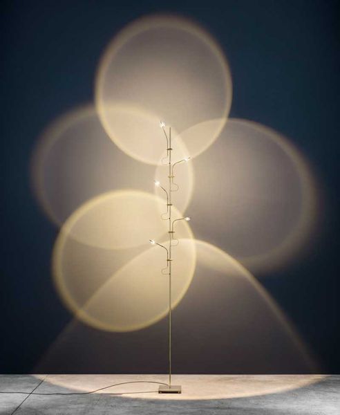 

three-head five-head led rotatable light and shadow decorative floor ligh, made of silver stainless steel, used in indoor rooms.