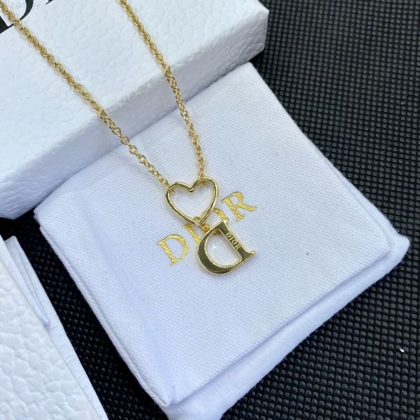 

luxury designer fashion necklace family 2021 letter d women's indifference design trendy clavicle chain, Red;brown