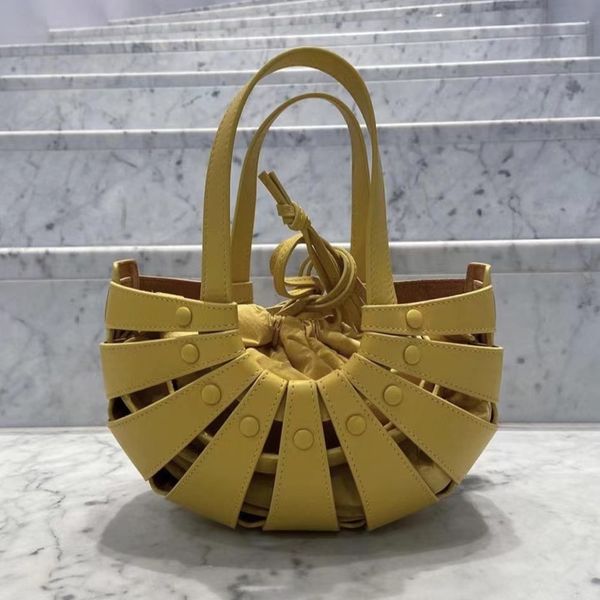 

2021 bag 2021 fashion korean hollowed out vegetable basket women's bag cow leather large capacity child mother luxuryss designerss yw