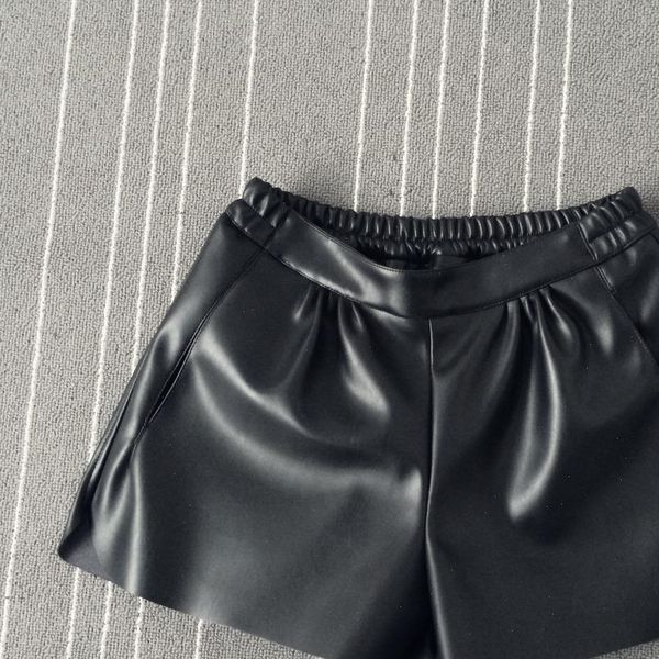 

2021 new summer women elastic waist pu leather black shorts female celebrity same loose fashion women casual shorts, White;black